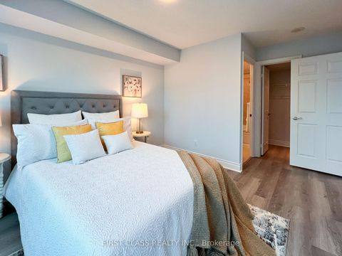 Photo 10 at 814 - 15 Greenview Avenue, Newtonbrook West, Toronto