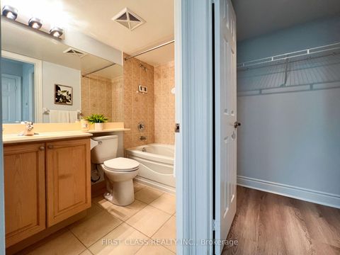 Photo 11 at 814 - 15 Greenview Avenue, Newtonbrook West, Toronto