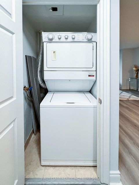 Photo 15 at 814 - 15 Greenview Avenue, Newtonbrook West, Toronto