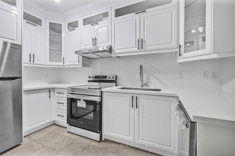 Photo 2 at 302 - 393 King Street W, Waterfront Communities C1, Toronto
