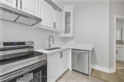 Photo 4 at 302 - 393 King Street W, Waterfront Communities C1, Toronto