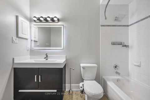 Photo 12 at 302 - 393 King Street W, Waterfront Communities C1, Toronto