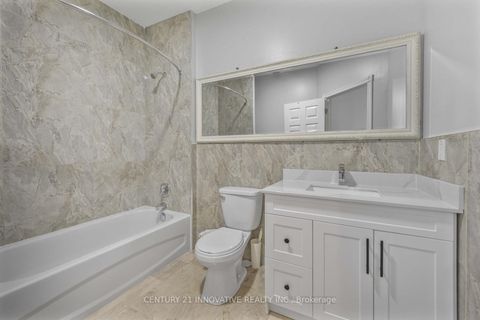 Photo 13 at 302 - 393 King Street W, Waterfront Communities C1, Toronto