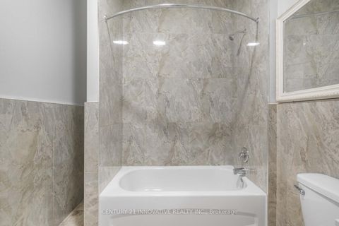 Photo 14 at 302 - 393 King Street W, Waterfront Communities C1, Toronto