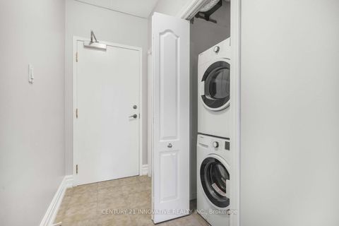 Photo 15 at 302 - 393 King Street W, Waterfront Communities C1, Toronto
