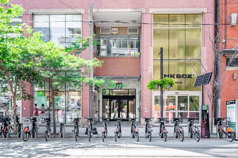 Photo 17 at 302 - 393 King Street W, Waterfront Communities C1, Toronto