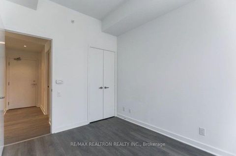 Photo 9 at 410 - 15 Grenville Street, Bay Street Corridor, Toronto