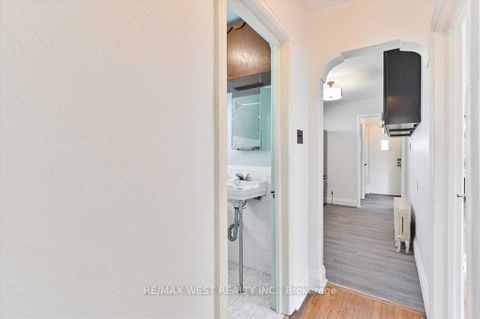 Photo 8 at 5 Dieppe Road S, East York, Toronto