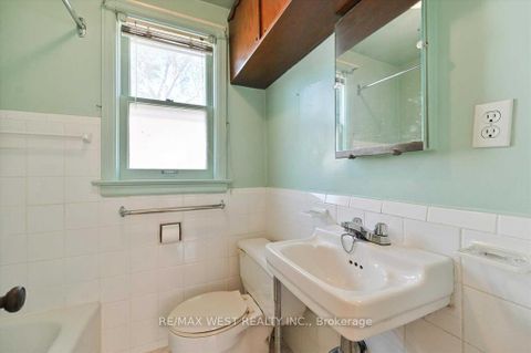 Photo 9 at 5 Dieppe Road S, East York, Toronto