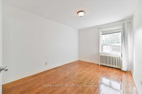 Photo 10 at 5 Dieppe Road S, East York, Toronto