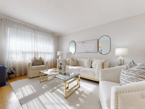 Photo 2 at 3 Fairweather Road, Amesbury, Toronto