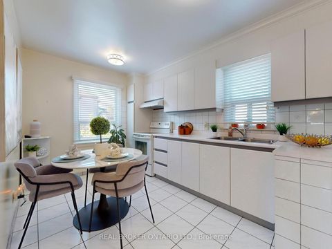 Photo 4 at 3 Fairweather Road, Amesbury, Toronto