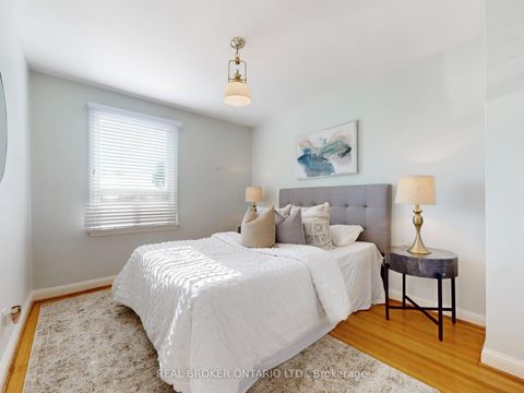 Photo 5 at 3 Fairweather Road, Amesbury, Toronto