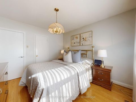 Photo 8 at 3 Fairweather Road, Amesbury, Toronto