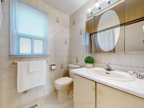 Photo 10 at 3 Fairweather Road, Amesbury, Toronto
