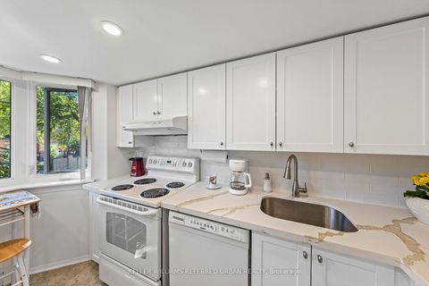 Photo 4 at 618 - 574 Wellington Street W, Niagara, Toronto