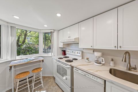 Photo 5 at 618 - 574 Wellington Street W, Niagara, Toronto
