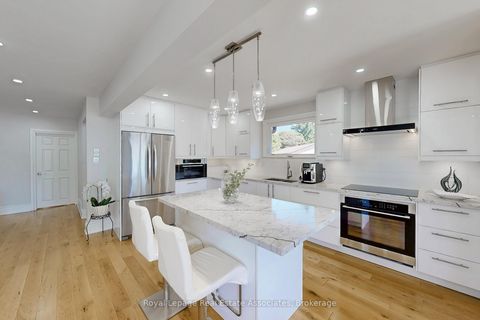 Photo 3 at 68 Vanguard Drive, City Centre West, Toronto
