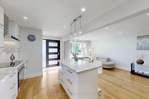 Photo 11 at 68 Vanguard Drive, City Centre West, Toronto