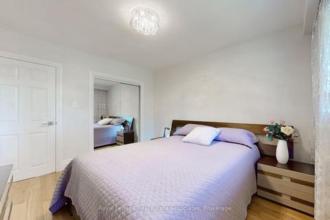 Photo 20 at 68 Vanguard Drive, City Centre West, Toronto