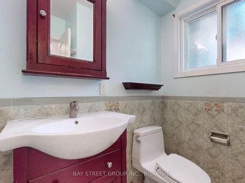 Photo 12 at 69 Fairglen Avenue, L'Amoreaux, Toronto