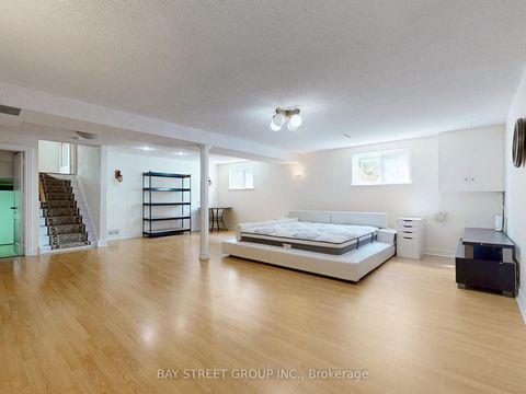 Photo 25 at 69 Fairglen Avenue, L'Amoreaux, Toronto