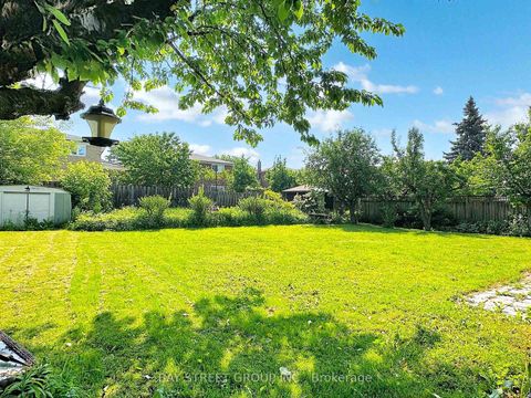 Photo 35 at 69 Fairglen Avenue, L'Amoreaux, Toronto