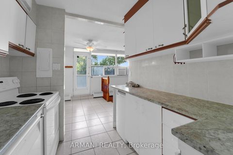 Photo 15 at 405 - 541 Blackthorn Avenue, Eglinton West, Toronto