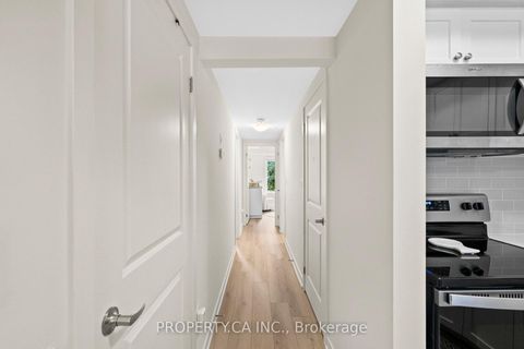 Photo 10 at 2207 - 58 Elizabeth Street S, Mill Pond, Richmond Hill