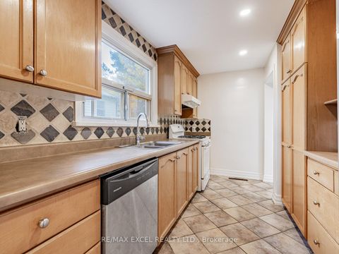 Photo 8 at 58 Howard Road, Leslie Valley, Newmarket