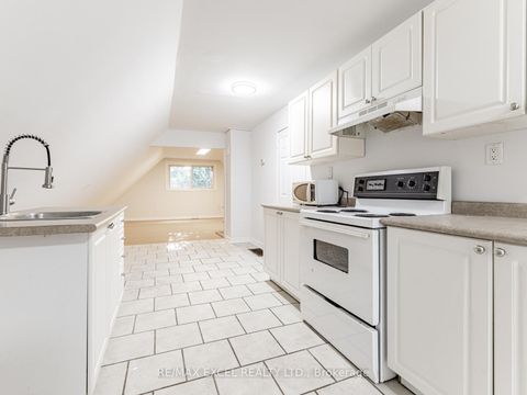 Photo 22 at 58 Howard Road, Leslie Valley, Newmarket