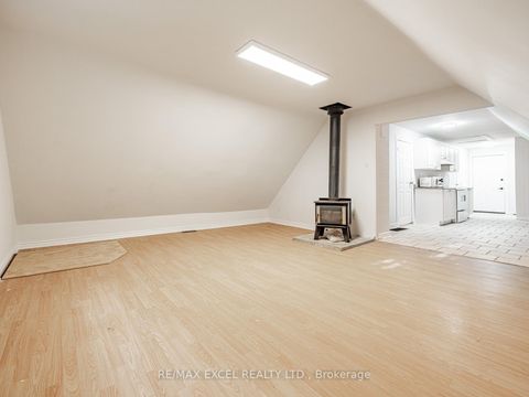 Photo 24 at 58 Howard Road, Leslie Valley, Newmarket