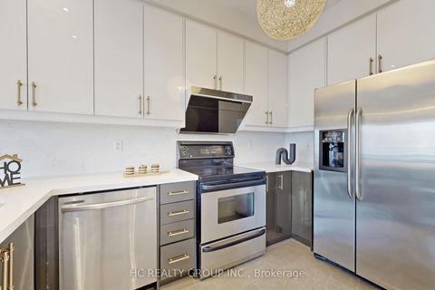 Photo 13 at 78 Autumn Hill Boulevard, Patterson, Vaughan