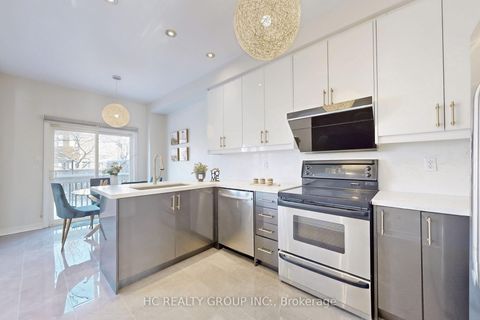 Photo 14 at 78 Autumn Hill Boulevard, Patterson, Vaughan