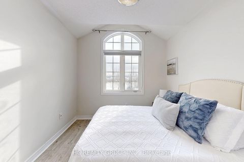 Photo 36 at 78 Autumn Hill Boulevard, Patterson, Vaughan