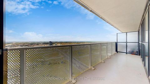 Photo 8 at 4008 - 195 Commerce Street, Concord, Vaughan Photo 8 at 4008 - 195 Commerce Street, Concord, Vaughan