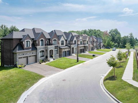 Photo 4 at 43 Bush Ridge Avenue, Jefferson, Richmond Hill