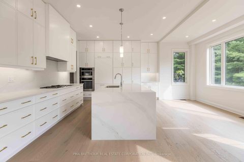 Photo 5 at 43 Bush Ridge Avenue, Jefferson, Richmond Hill