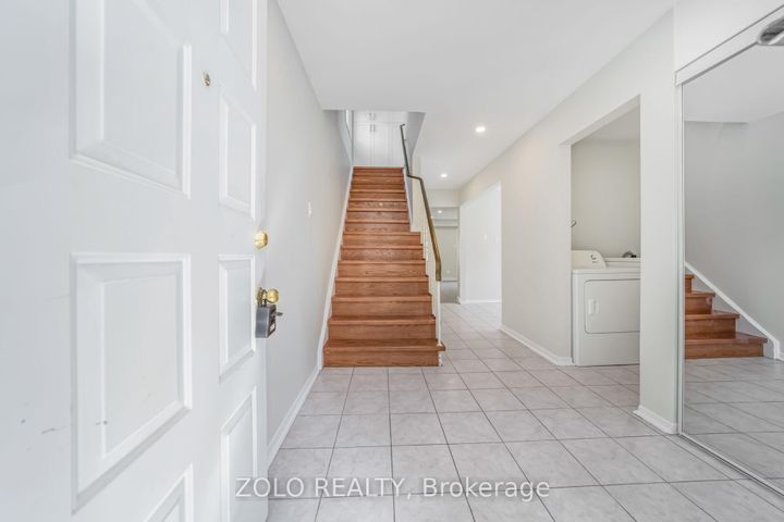 Photo 4 at 136 Goldhawk Trail, Milliken, Toronto