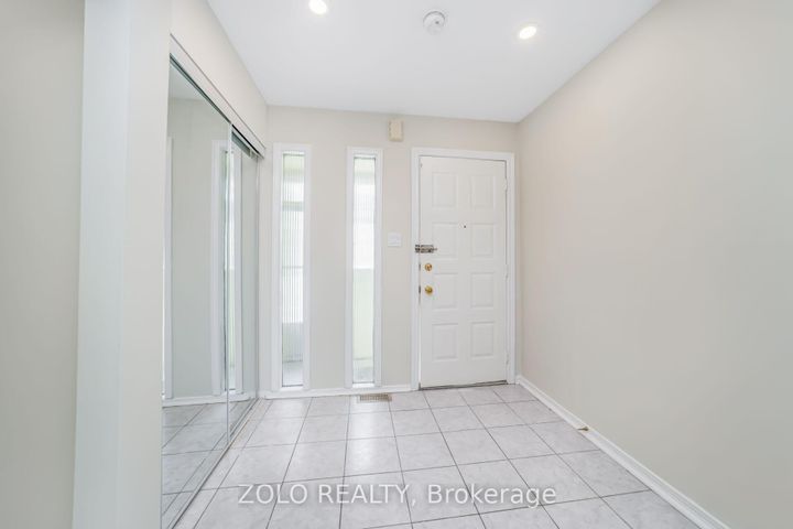 Photo 5 at 136 Goldhawk Trail, Milliken, Toronto