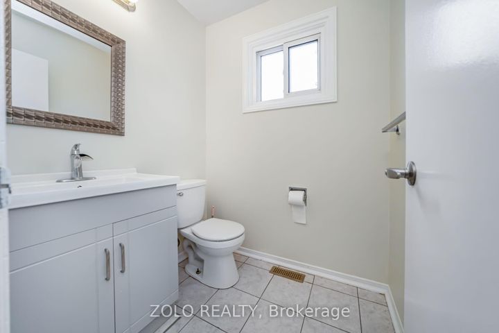 Photo 7 at 136 Goldhawk Trail, Milliken, Toronto