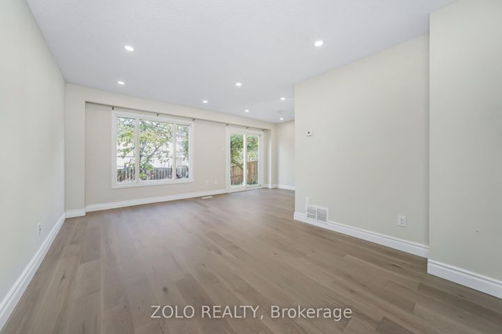 Photo 9 at 136 Goldhawk Trail, Milliken, Toronto