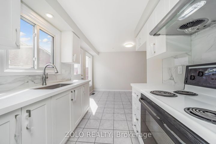 Photo 14 at 136 Goldhawk Trail, Milliken, Toronto