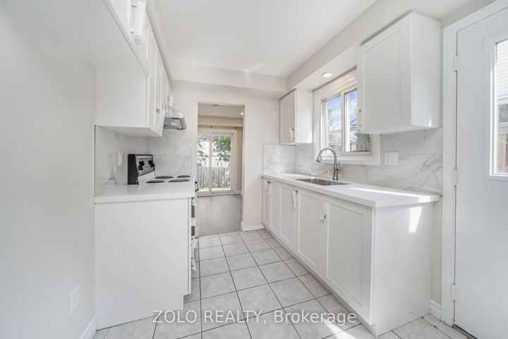 Photo 15 at 136 Goldhawk Trail, Milliken, Toronto