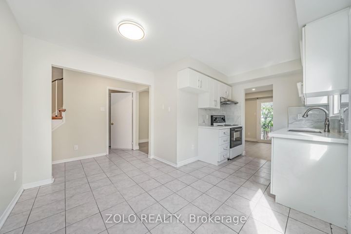 Photo 16 at 136 Goldhawk Trail, Milliken, Toronto
