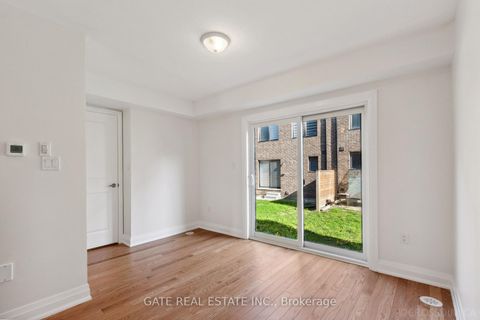 Photo 7 at 27 Moneypenny Place, Beverley Glen, Vaughan Photo 7 at 27 Moneypenny Place, Beverley Glen, Vaughan