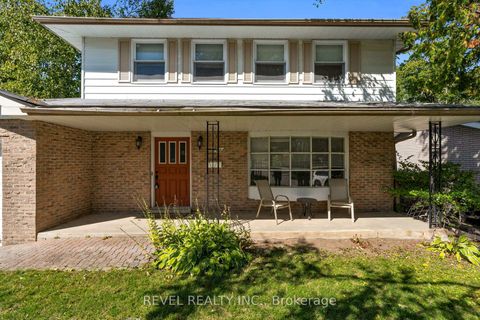 Photo 2 at 22 Belcourt Avenue, Grove East, Barrie Photo 2 at 22 Belcourt Avenue, Grove East, Barrie