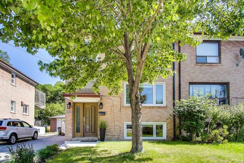 Photo 1 at 80 Edinborough Court, Smythe, Toronto