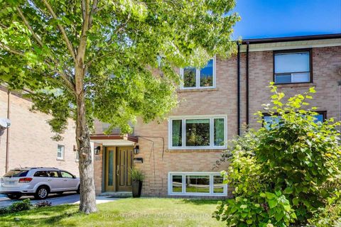 Photo 2 at 80 Edinborough Court, Smythe, Toronto