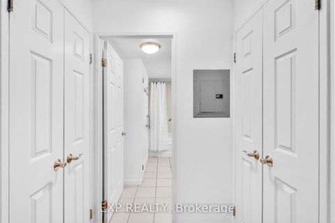 Photo 9 at 812 - 230 King Street E, Moss Park, Toronto
